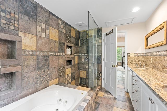 21200 W 13 Mile Road, Beverly Hills, MI 48025