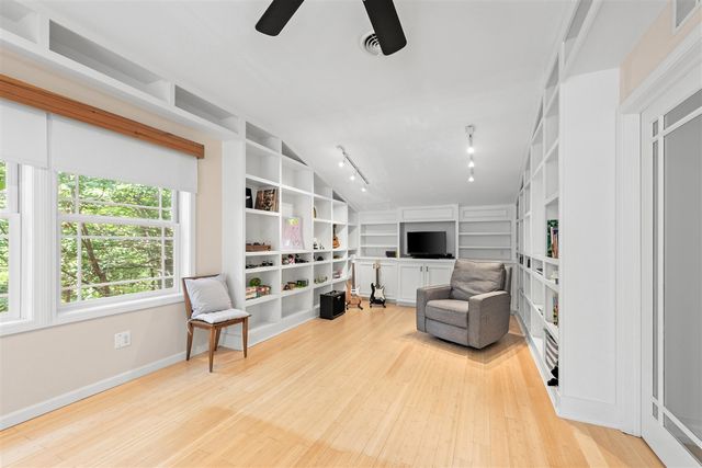 21200 W 13 Mile Road, Beverly Hills, MI 48025