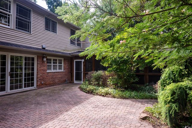 21200 W 13 Mile Road, Beverly Hills, MI 48025