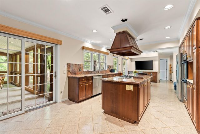 21200 W 13 Mile Road, Beverly Hills, MI 48025