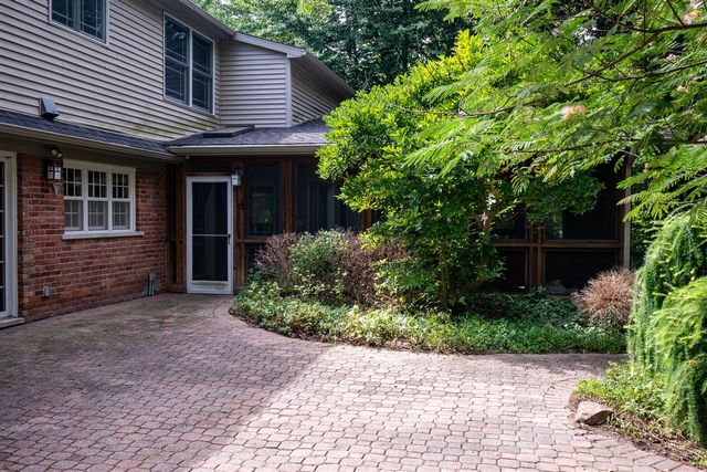 21200 W 13 Mile Road, Beverly Hills, MI 48025