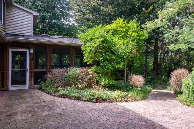 21200 W 13 Mile Road, Beverly Hills, MI 48025