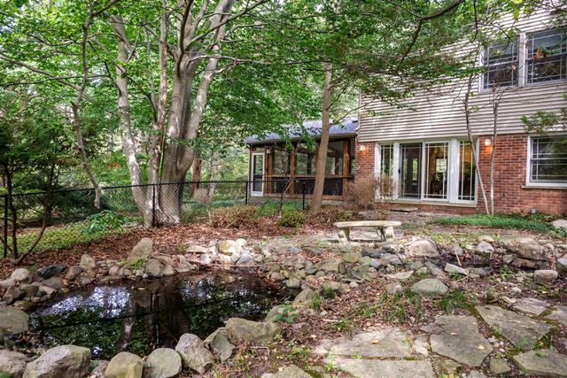 21200 W 13 Mile Road, Beverly Hills, MI 48025