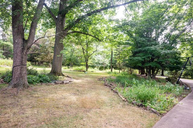 21200 W 13 Mile Road, Beverly Hills, MI 48025