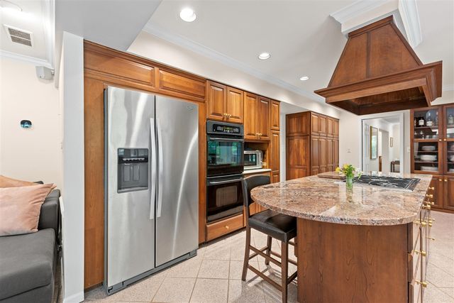 21200 W 13 Mile Road, Beverly Hills, MI 48025