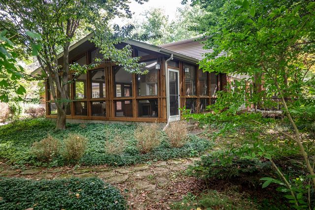 21200 W 13 Mile Road, Beverly Hills, MI 48025