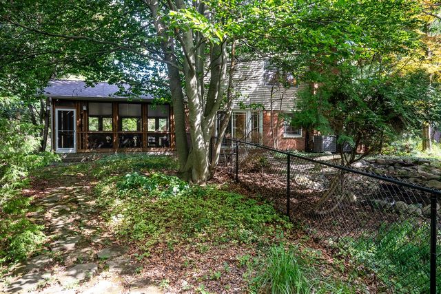 21200 W 13 Mile Road, Beverly Hills, MI 48025