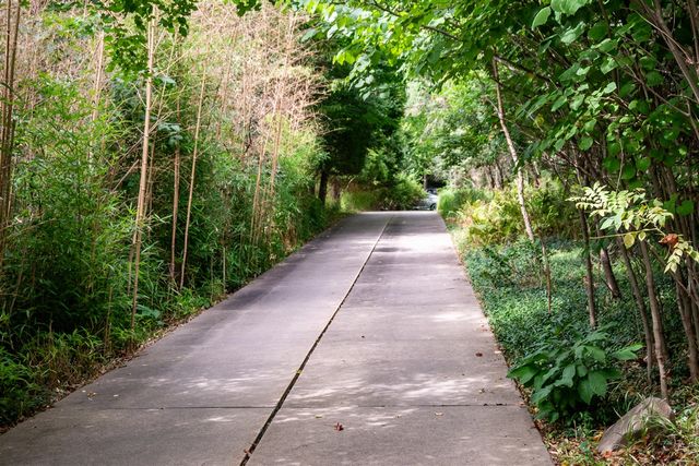 21200 W 13 Mile Road, Beverly Hills, MI 48025