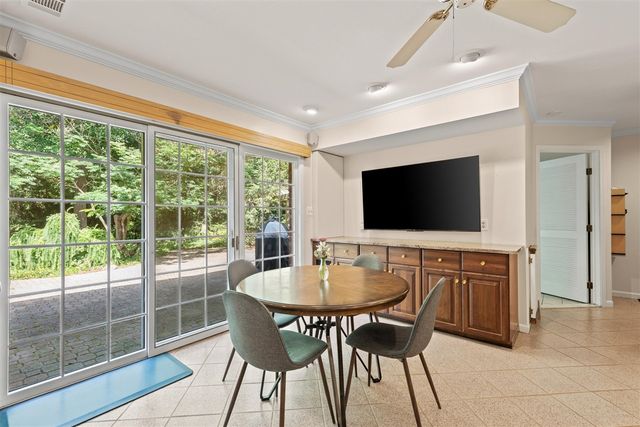 21200 W 13 Mile Road, Beverly Hills, MI 48025