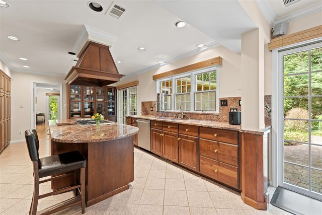 21200 W 13 Mile Road, Beverly Hills, MI 48025