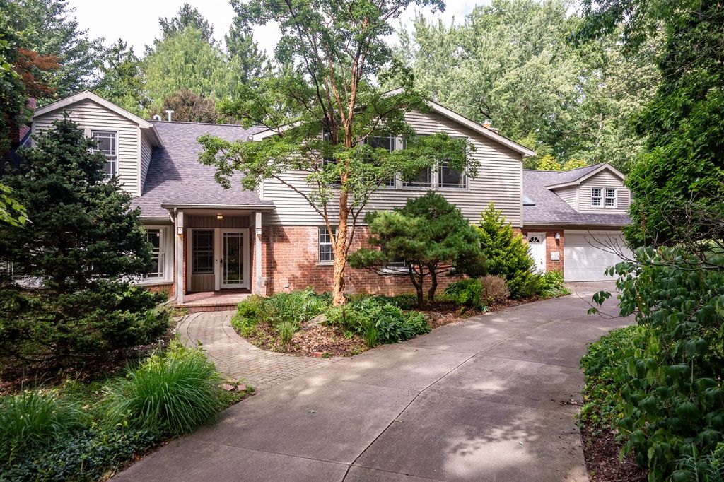 21200 W 13 Mile Road, Beverly Hills, MI 48025