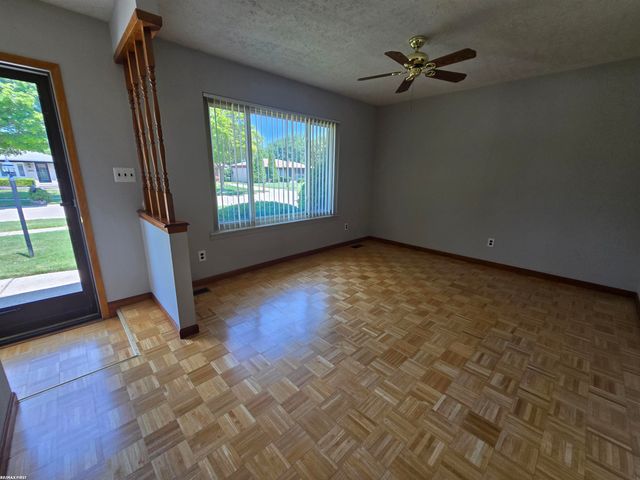 14968 Clemson Drive, Sterling Heights, MI 48313