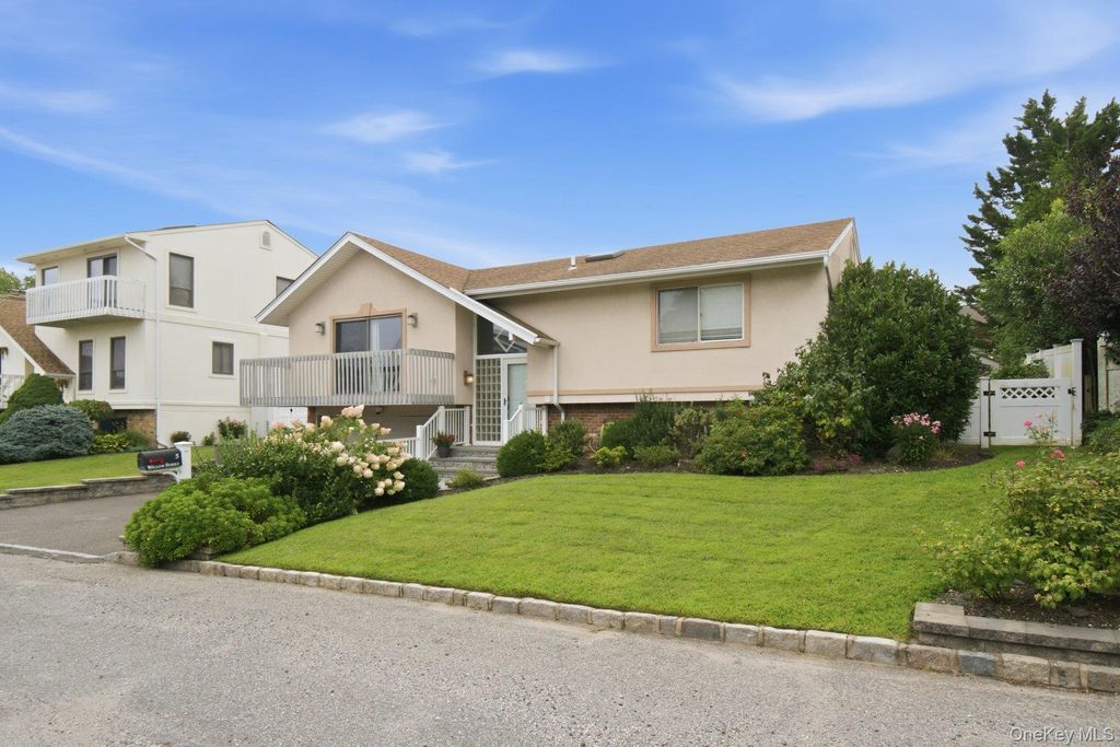 5 Willow Street, Bayville, NY 11709 — exterior