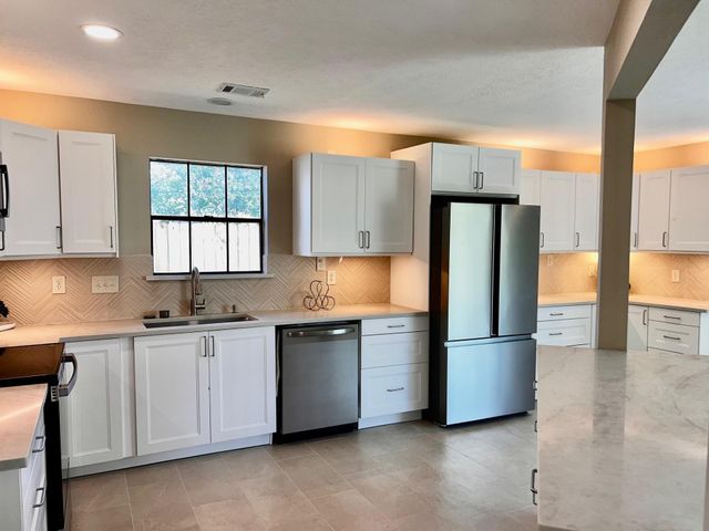 2506 18th Street N, Texas City, TX 77590