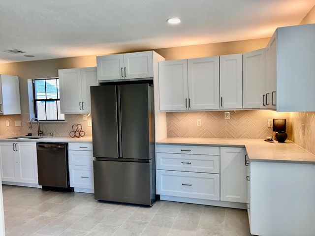 2506 18th Street N, Texas City, TX 77590