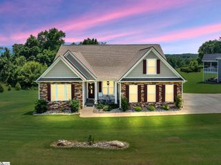 221 W Ridgewater Drive, Chesnee, SC 29323