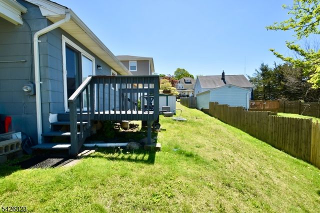 15 Cross St, Dover Town, NJ 07801