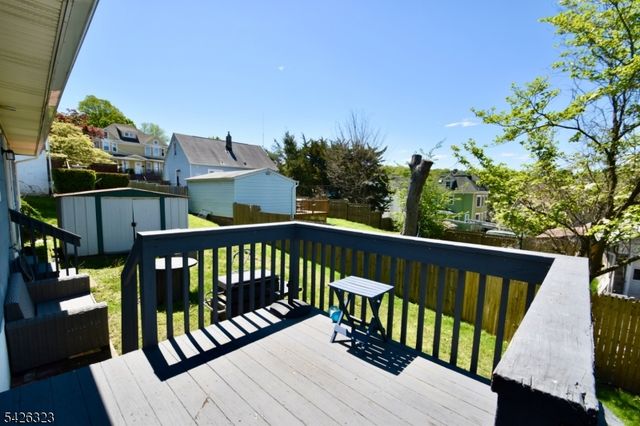 15 Cross St, Dover Town, NJ 07801