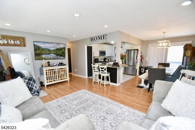 15 Cross St, Dover Town, NJ 07801