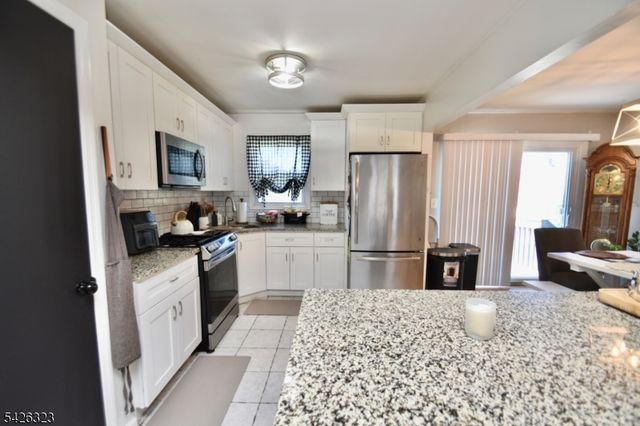 15 Cross St, Dover Town, NJ 07801