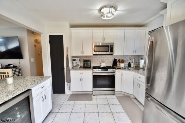 15 Cross St, Dover Town, NJ 07801