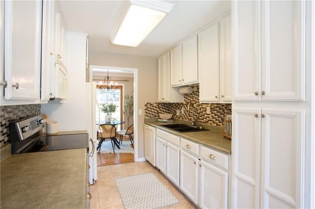 8878 Westbrooke Drive, Overland Park, KS 66212