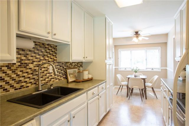 8878 Westbrooke Drive, Overland Park, KS 66212