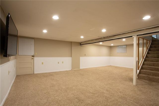 8878 Westbrooke Drive, Overland Park, KS 66212