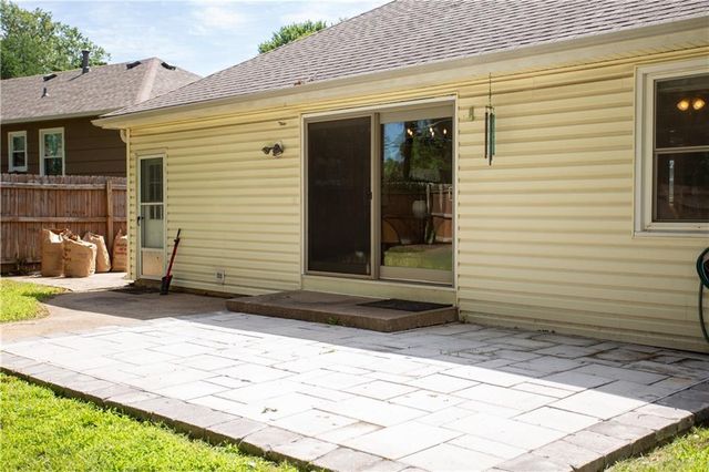 8878 Westbrooke Drive, Overland Park, KS 66212