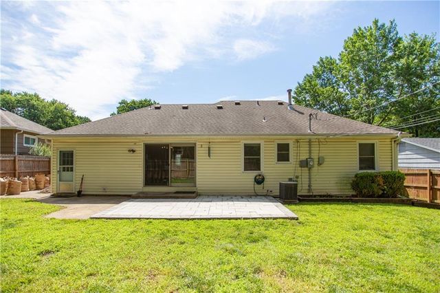 8878 Westbrooke Drive, Overland Park, KS 66212