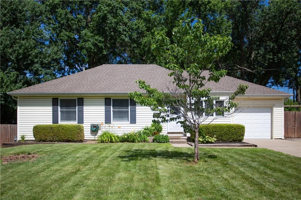 8878 Westbrooke Drive, Overland Park, KS 66212