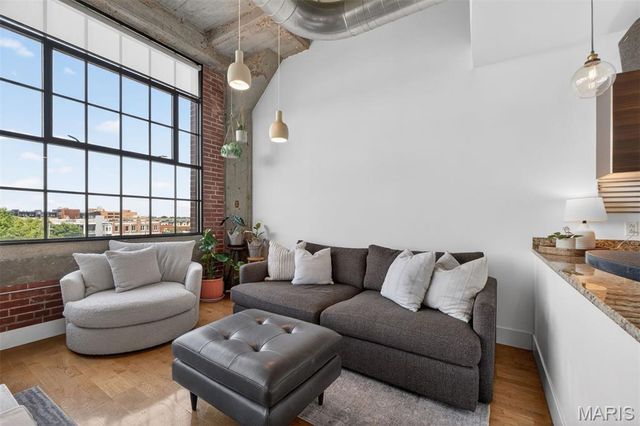 4100 Forest Park Avenue 403, St Louis, MO 63108