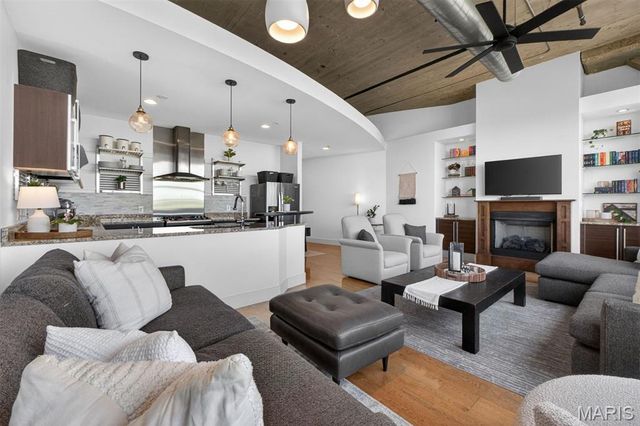 4100 Forest Park Avenue 403, St Louis, MO 63108