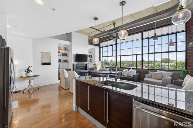 4100 Forest Park Avenue 403, St Louis, MO 63108