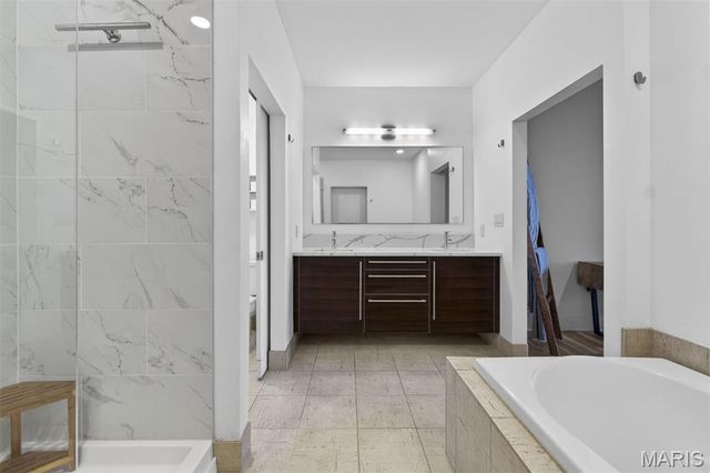 4100 Forest Park Avenue 403, St Louis, MO 63108