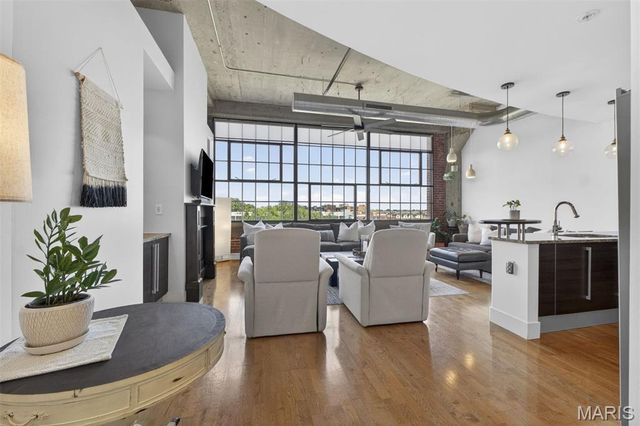 4100 Forest Park Avenue 403, St Louis, MO 63108