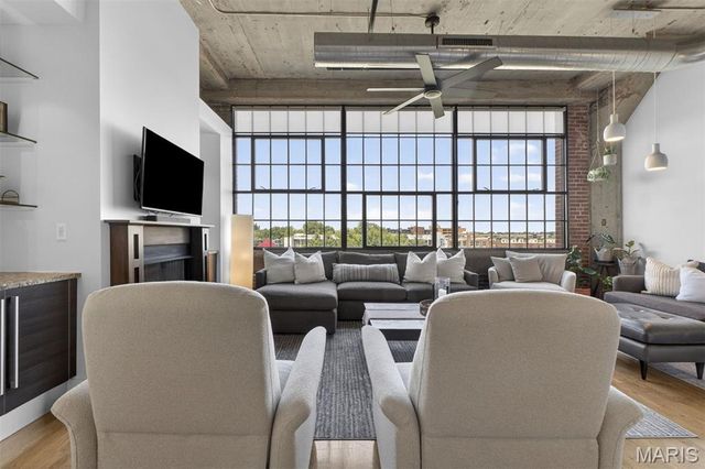 4100 Forest Park Avenue 403, St Louis, MO 63108