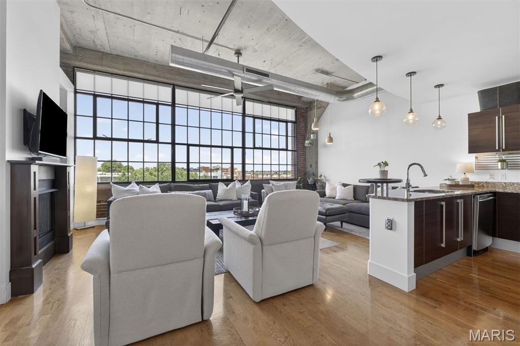 4100 Forest Park Avenue 403, St Louis, MO 63108