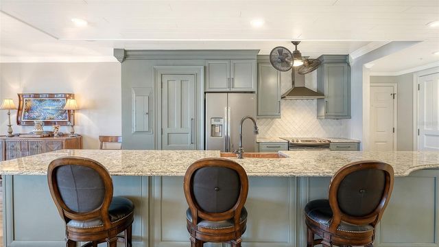 1100 BENJAMIN FRANKLIN DRIVE 204, Sarasota, FL 34236