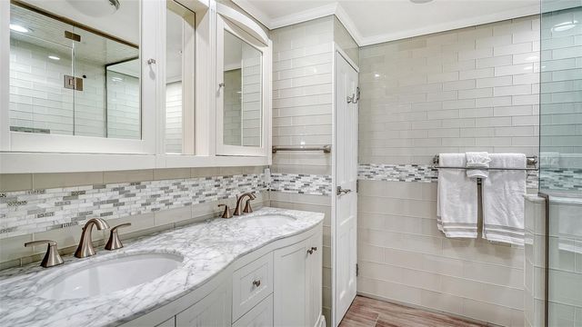 1100 BENJAMIN FRANKLIN DRIVE 204, Sarasota, FL 34236