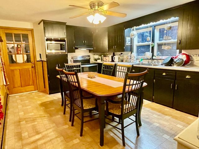 26 Valleyview Rd, Leominster, MA 01453