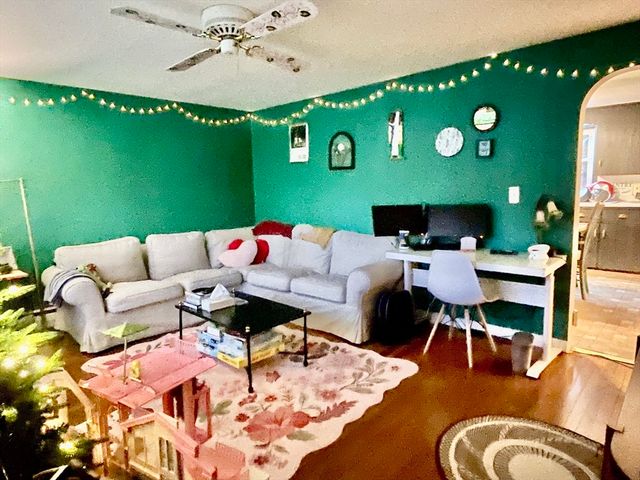 26 Valleyview Rd, Leominster, MA 01453