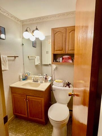 26 Valleyview Rd, Leominster, MA 01453