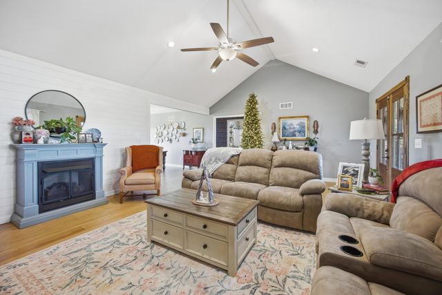 743 Garriott Lane, Harrodsburg, KY 40330