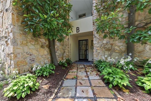 2632 Peachtree Road NW 304B, Atlanta, GA 30305