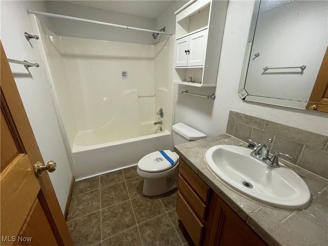 1193 Edgewood Circle NW, Carrollton, OH 44615