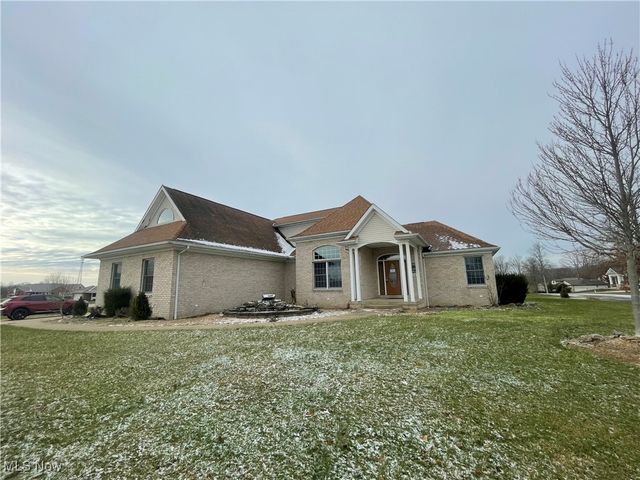1193 Edgewood Circle NW, Carrollton, OH 44615