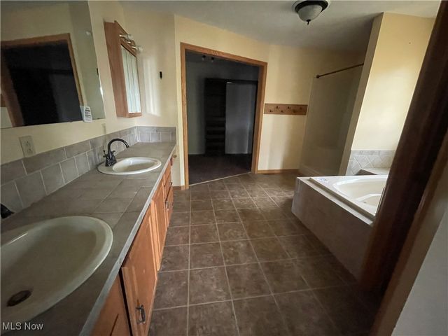 1193 Edgewood Circle NW, Carrollton, OH 44615