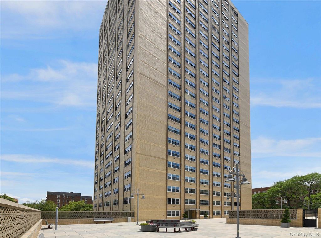 66-36 Yellowstone Blvd 18H, Forest Hills, NY 11375 — exterior