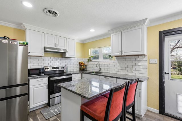 2141 Ridgeview Street, Fort Worth, TX 76119